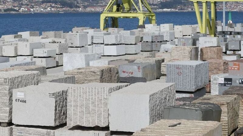 Granito gallego en el puerto